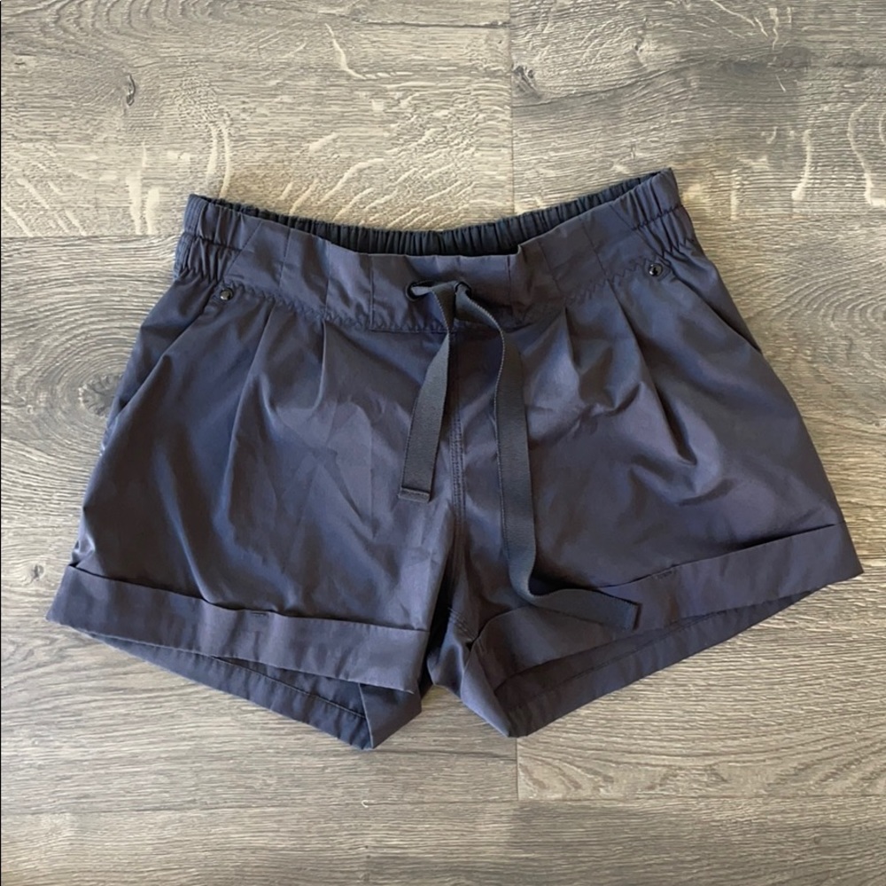 Lululemon Women’s Shorts (Spring Breaker Size 6)